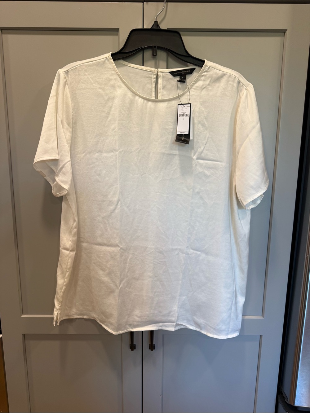 NWT Banana Republic Cream Short-Sleeve Round-Neck Blouse